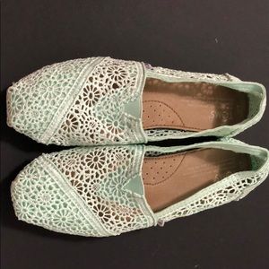 Gently used mint green toms